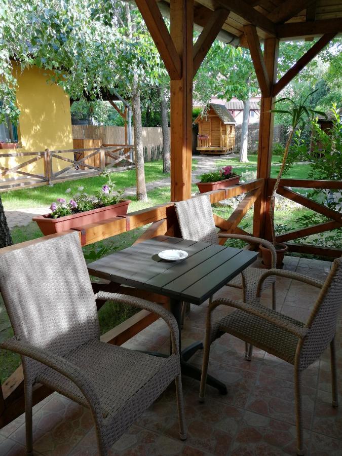 Karpatia Panzio Bed & Breakfast Esztergom Exterior photo