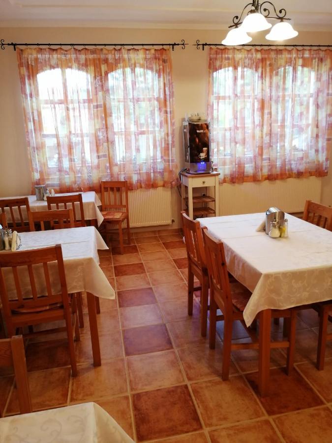 Karpatia Panzio Bed & Breakfast Esztergom Exterior photo