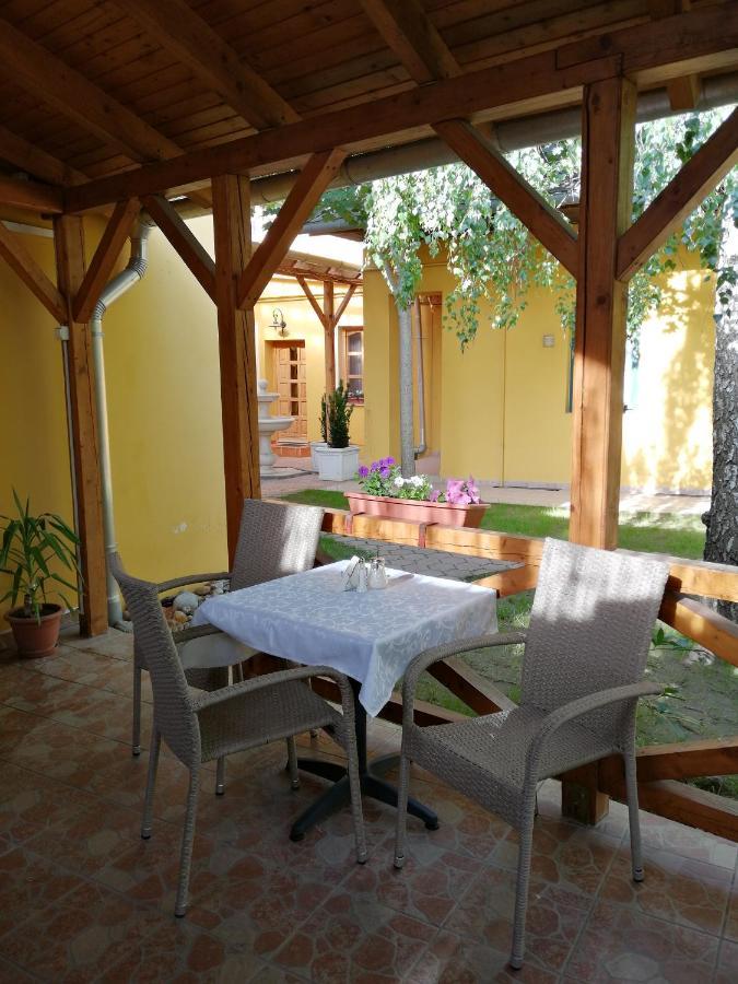 Karpatia Panzio Bed & Breakfast Esztergom Exterior photo
