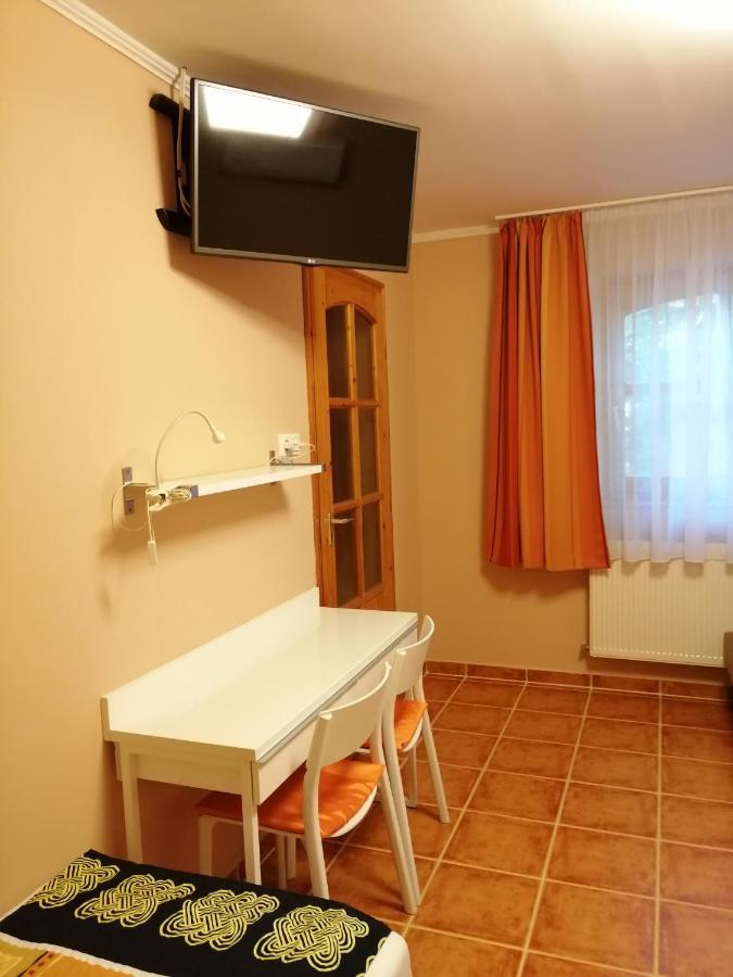 Karpatia Panzio Bed & Breakfast Esztergom Exterior photo