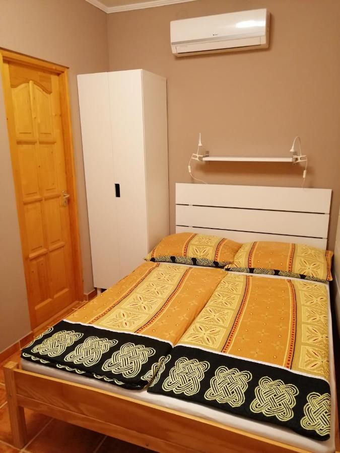 Karpatia Panzio Bed & Breakfast Esztergom Exterior photo