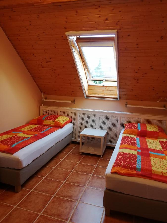 Karpatia Panzio Bed & Breakfast Esztergom Exterior photo