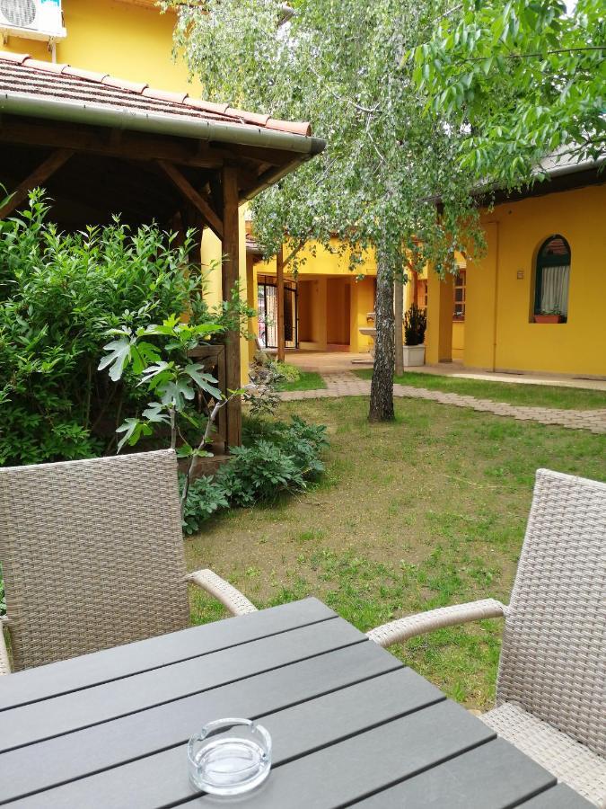 Karpatia Panzio Bed & Breakfast Esztergom Exterior photo